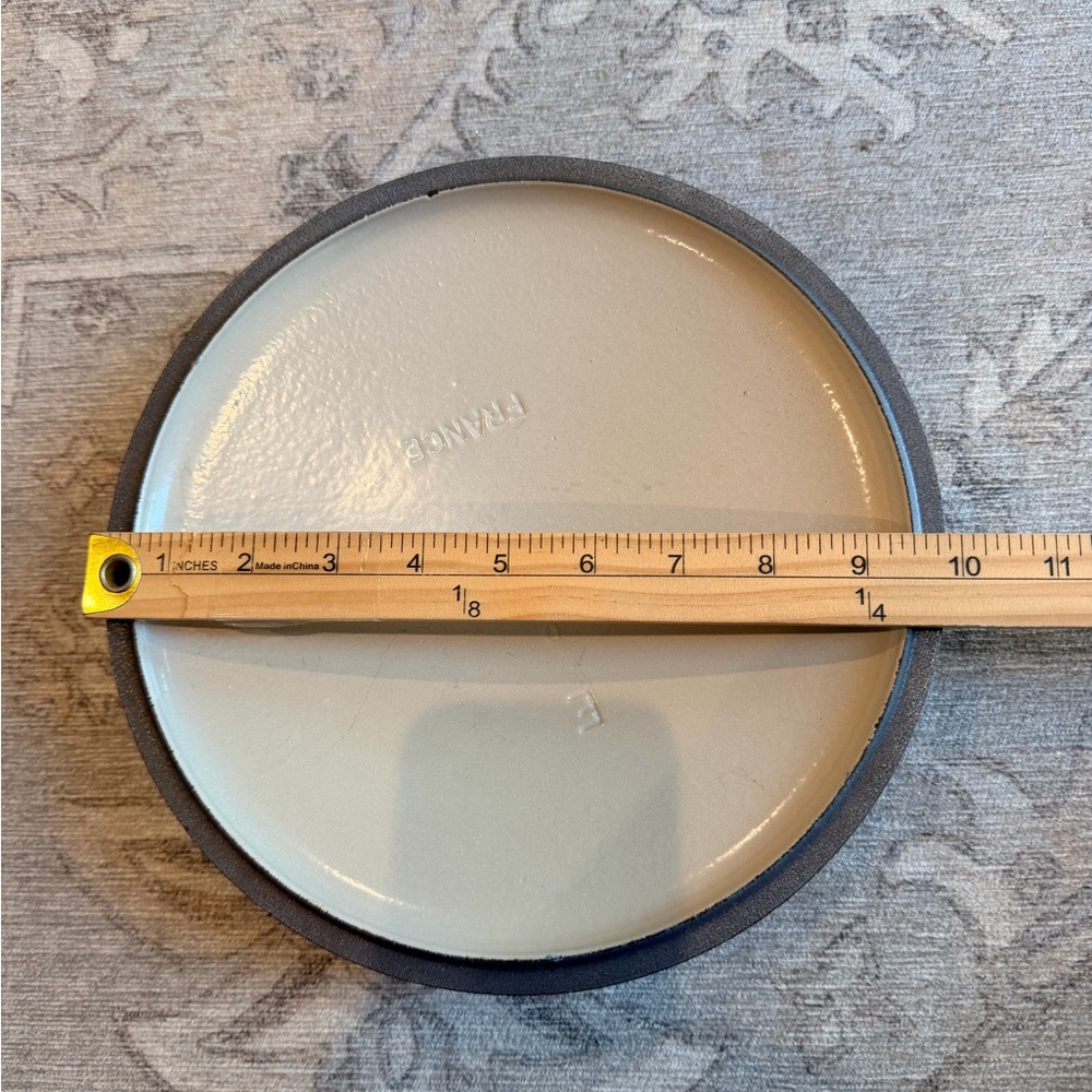 Le Creuset Pale Blue Enamel Cast Iron Lid with Black Knob VTG 10” - Picture 9 of 10